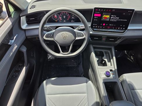 Certified 2026 Volkswagen Tiguan SE w/ Panoramic Sunroof Package FWD image 12