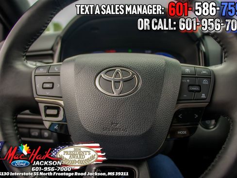 Used 2025 Toyota Camry XSE FWD image 13