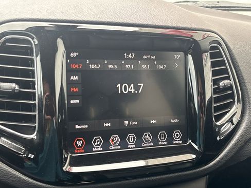 Used 2019 Jeep Compass Limited FWD image 11