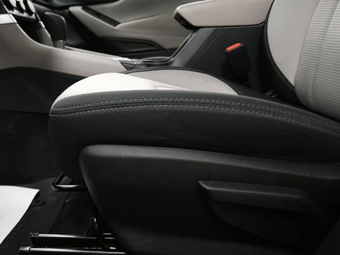 Used 2022 Subaru Forester Base image 10