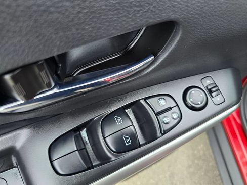 Used 2020 Nissan Kicks SR w/ SR Premium Package FWD image 15