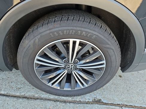 Used 2024 Volkswagen Tiguan Wolfsburg Edition image 33