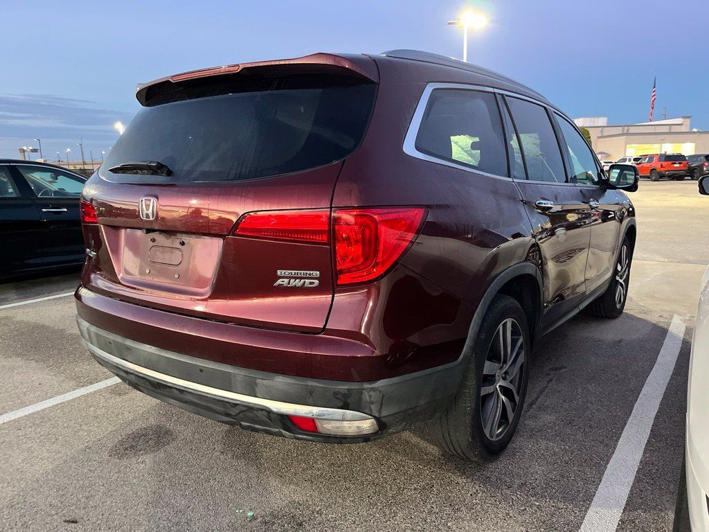 Used 2018 Honda Pilot Touring image 3