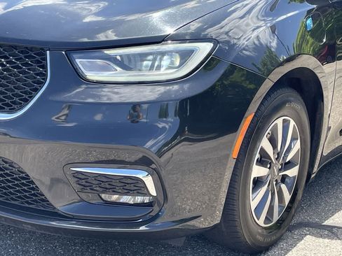 Used 2024 Chrysler Pacifica Limited FWD image 37