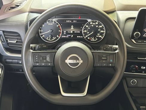 Used 2023 Nissan Rogue SV FWD image 4