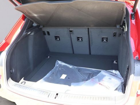 Certified 2025 Porsche Macan image 18