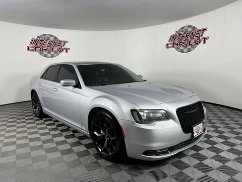 Used 2023 Chrysler 300 S RWD image 9