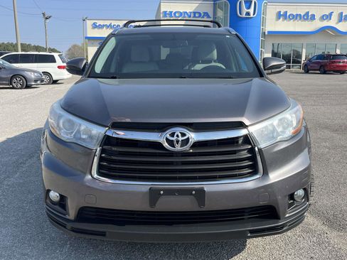 Used 2015 Toyota Highlander XLE image 2