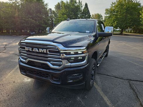 Used 2025 RAM 2500 Laramie AWD/4WD image 2
