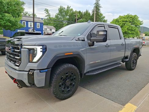 Used 2025 GMC Sierra 3500 AT4 AWD/4WD image 3