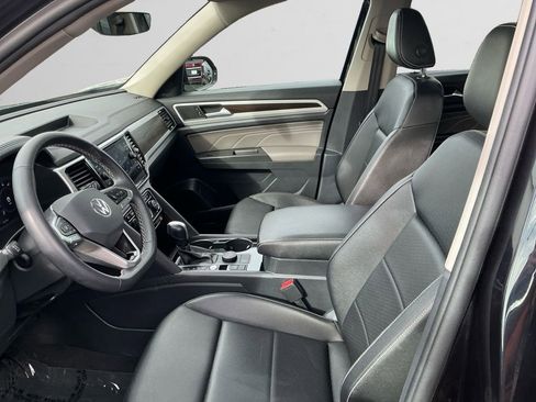 Used 2023 Volkswagen Atlas SE w/ Panoramic Sunroof Package image 9