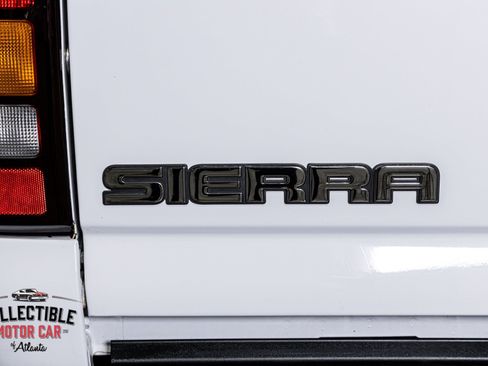 Used 2005 GMC Sierra 2500 SLT w/ Heavy-Duty Power Package AWD/4WD image 34