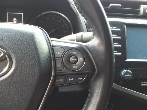 Used 2019 Toyota Camry SE FWD image 11