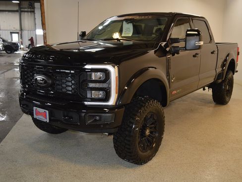 New 2026 Ford F250 Lariat w/ Black Appearance Package image 7