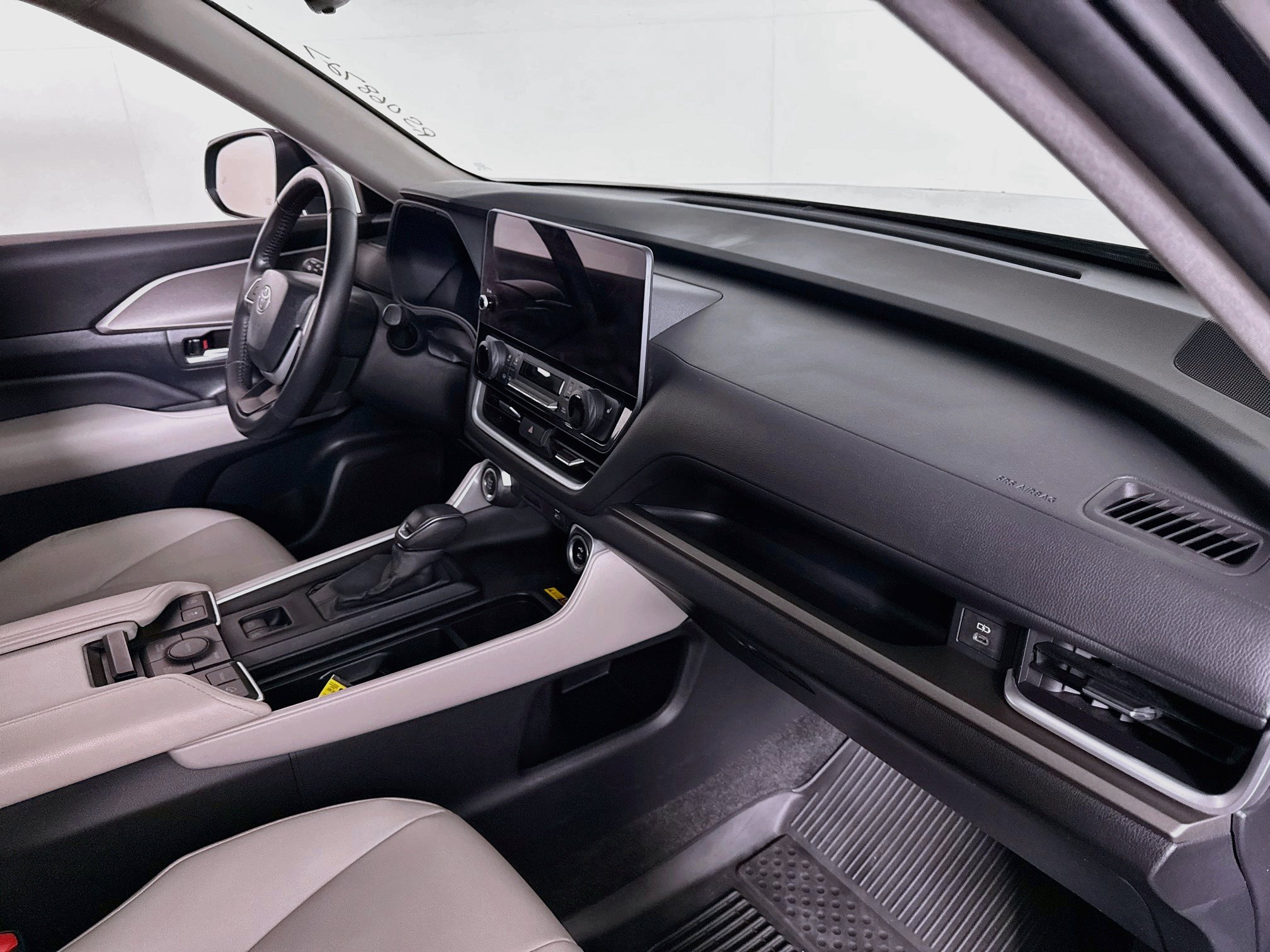 Used 2024 Toyota Grand Highlander AWD image 31