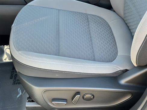 Used 2022 Ford Escape SE w/ Cold Weather Package image 24