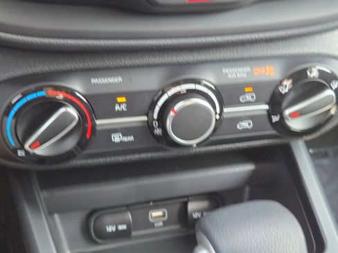 Certified 2025 Kia Soul LX w/ LX Technology Package FWD image 27