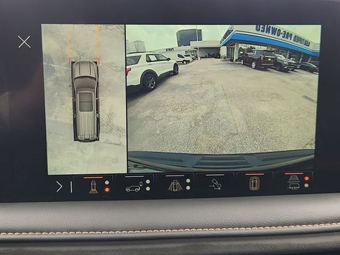 Used 2024 GMC Yukon XL AT4 w/ Technology Package AWD/4WD image 14