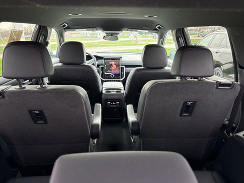 Used 2024 GMC Acadia Elevation w/ Luxury Package FWD image 10
