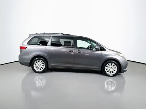Used 2016 Toyota Sienna LE image 9