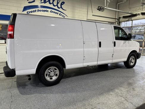 Used 2018 Chevrolet Express 2500 Extended image 10