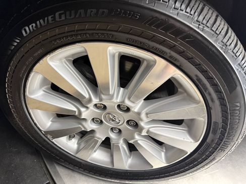 Used 2014 Toyota Sienna XLE AWD/4WD image 32