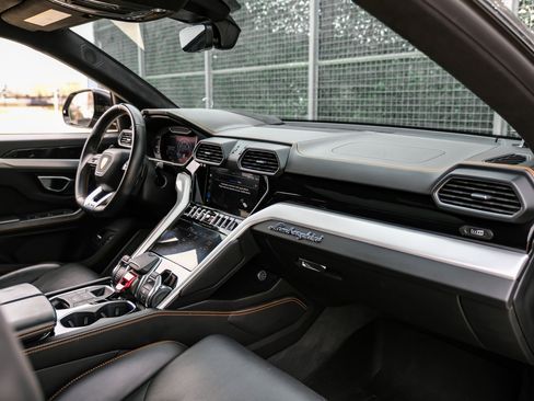 Used 2020 Lamborghini Urus image 11