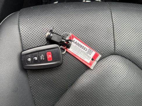 Used 2020 Toyota Highlander Limited AWD/4WD image 18