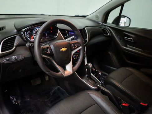 Used 2022 Chevrolet Trax LT w/ Midnight Edition image 8