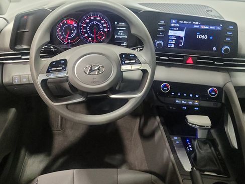 Used 2023 Hyundai Elantra SEL w/ Preferred Accessory Package FWD image 22