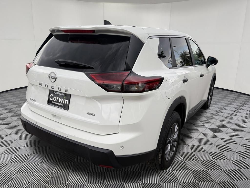 Used 2024 Nissan Rogue S AWD/4WD image 8