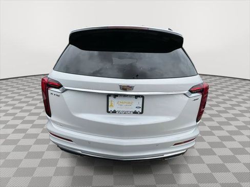 Used 2022 Cadillac XT6 Premium Luxury image 6