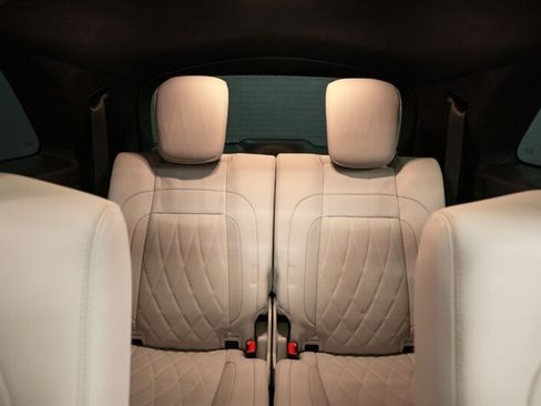 Used 2024 Mercedes-Benz GLS 63 AMG 4MATIC image 23