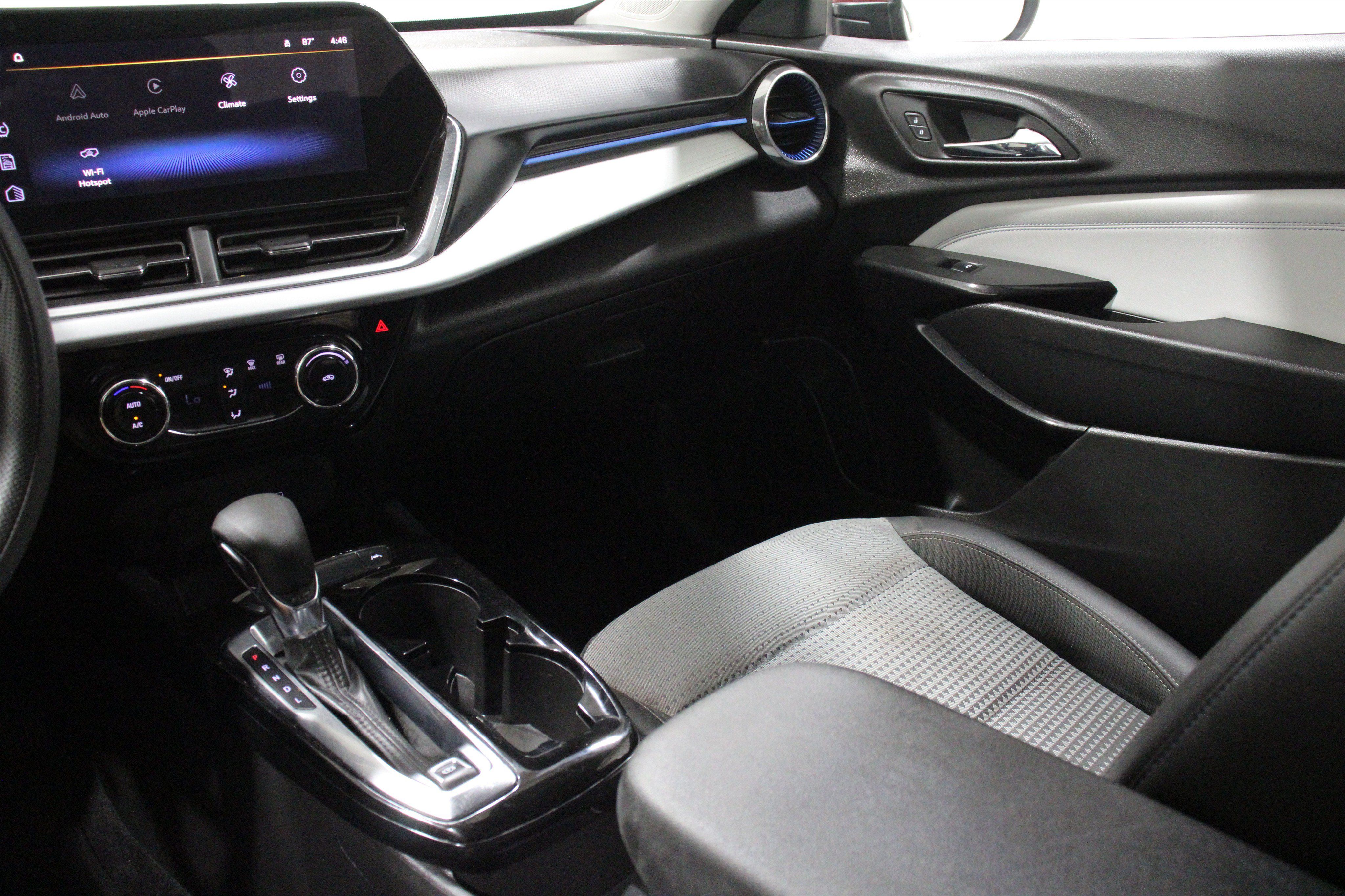 Used 2024 Chevrolet Trax LT FWD image 21