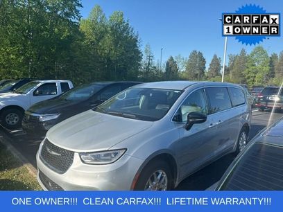 Used 2024 Chrysler Pacifica Touring-L