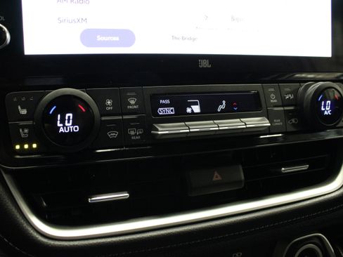 Used 2024 Toyota Grand Highlander AWD image 44