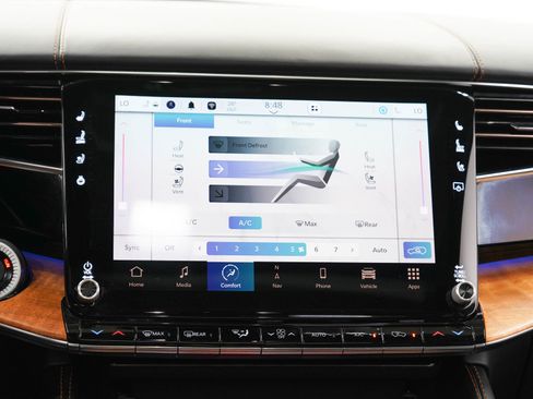 Used 2022 Jeep Grand Wagoneer Series III w/ Rear-Seat Entertainment Group AWD/4WD image 21