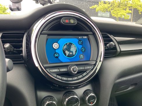 Used 2020 MINI Cooper 2-Door Hardtop FWD image 19