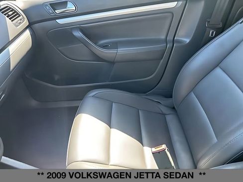 Used 2009 Volkswagen Jetta Sedan FWD image 30