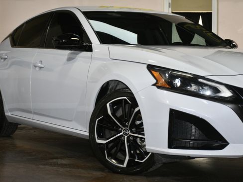 Used 2023 Nissan Altima 2.5 SR FWD image 53