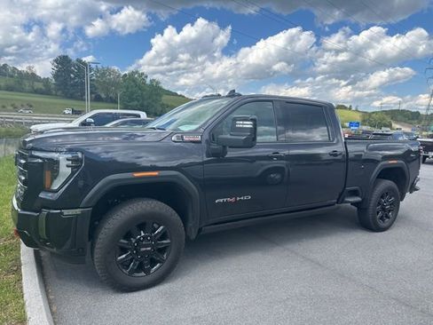 Used 2024 GMC Sierra 2500 AT4 w/ AT4 Preferred Package image 2