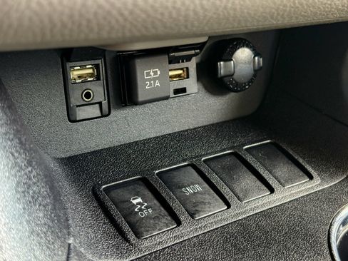 Used 2019 Toyota Highlander XLE FWD image 36