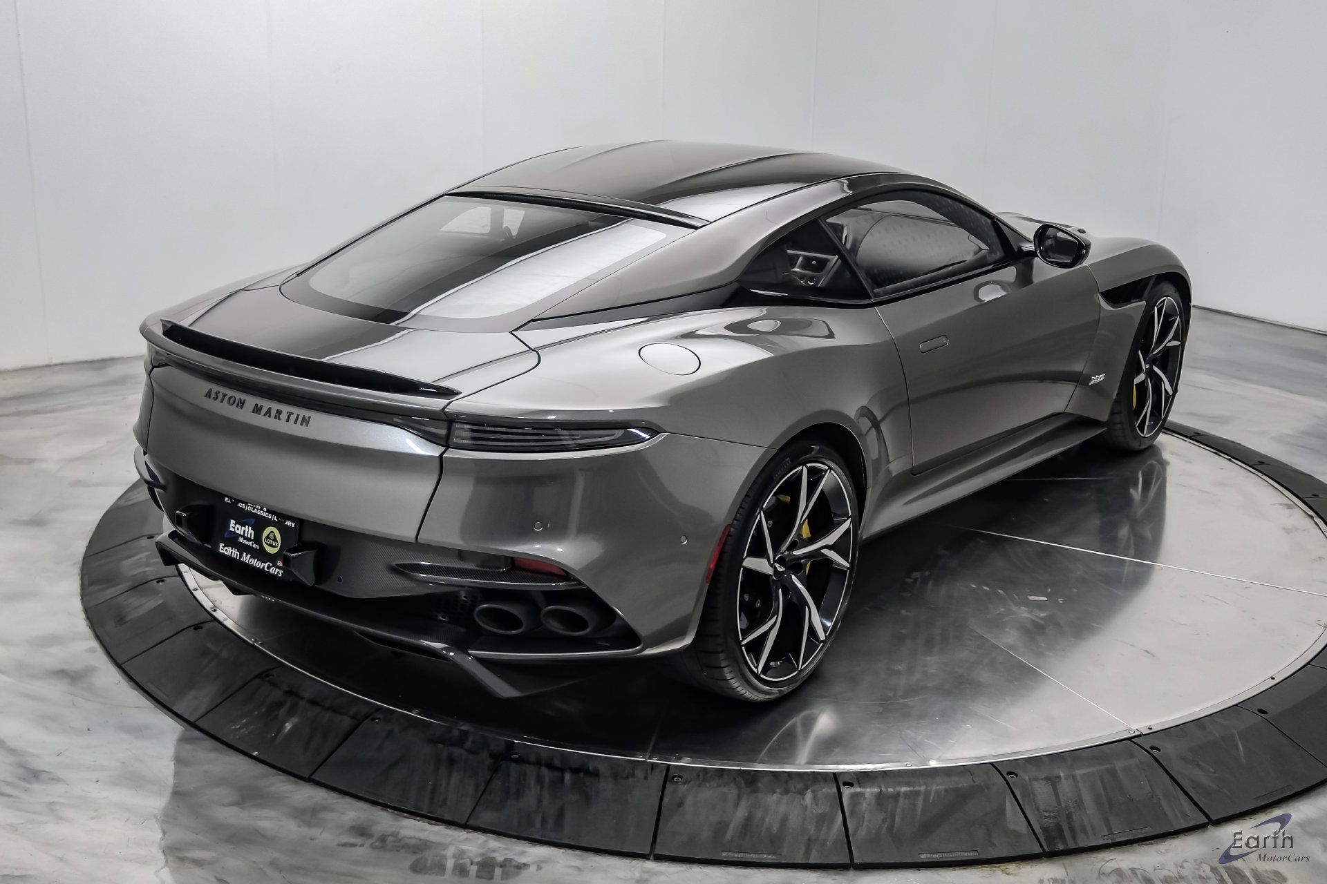 Used 2019 Aston Martin DBS Superleggera RWD image 18