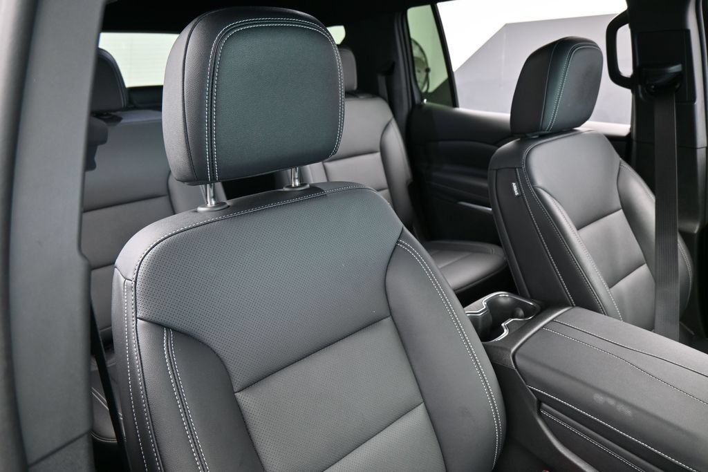 Used 2024 Chevrolet Traverse LT w/ Midnight/Sport Edition FWD image 48