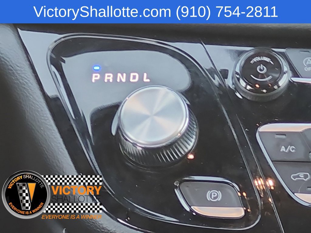 Used 2025 Chrysler Pacifica Limited FWD image 5