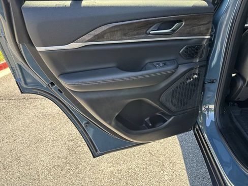 New 2027 Jeep Grand Cherokee Limited AWD/4WD image 22
