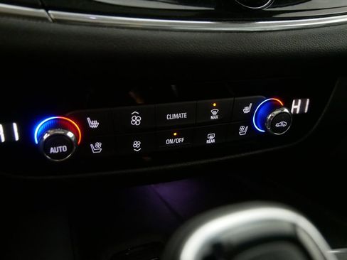 Used 2021 Buick Enclave Premium w/ Sun and Sites Package image 30