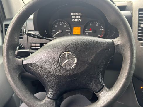 Used 2014 Mercedes-Benz Sprinter 2500 image 18