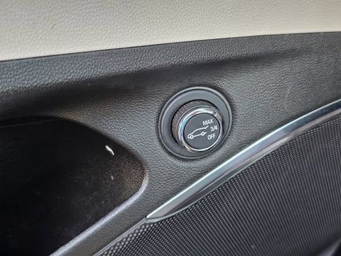 Used 2023 Buick Enclave Essence w/ Experience Buick Package FWD image 22