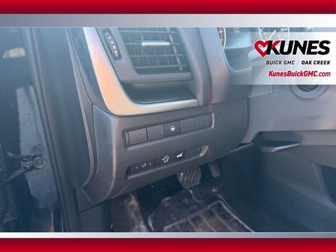 Used 2025 Nissan Rogue SV image 11